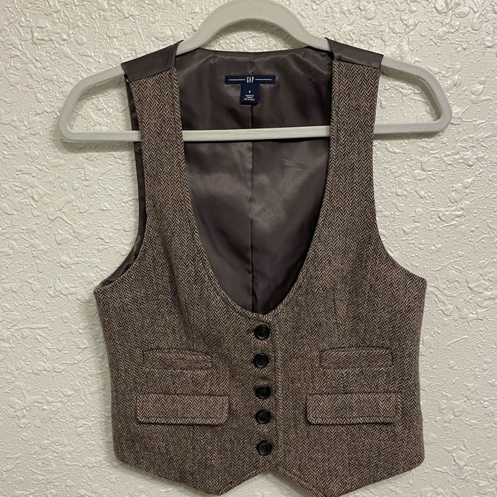 Gap women’s vest, size small.